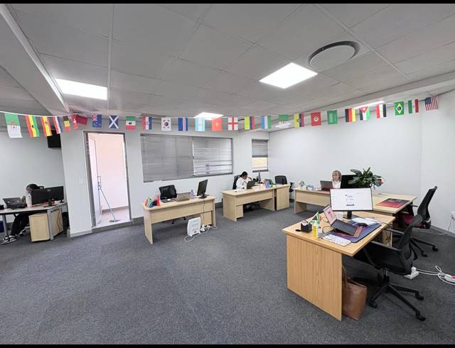 123M² OFFICE TO LET IN MIDRIDGE PARK